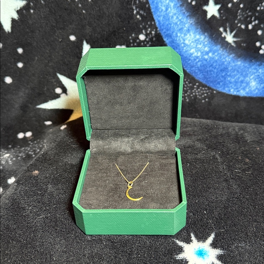 18k Solid Gold Crescent Moon Pendant Necklace - Women Jewelry - Picture 14 of 16